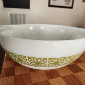 Vintage pyrex verde bowl